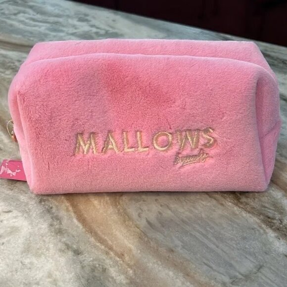 NWT ~ MALLOWS 🩷 FUZZY PLUSH BEAUTY BAG - Picture 2 of 8